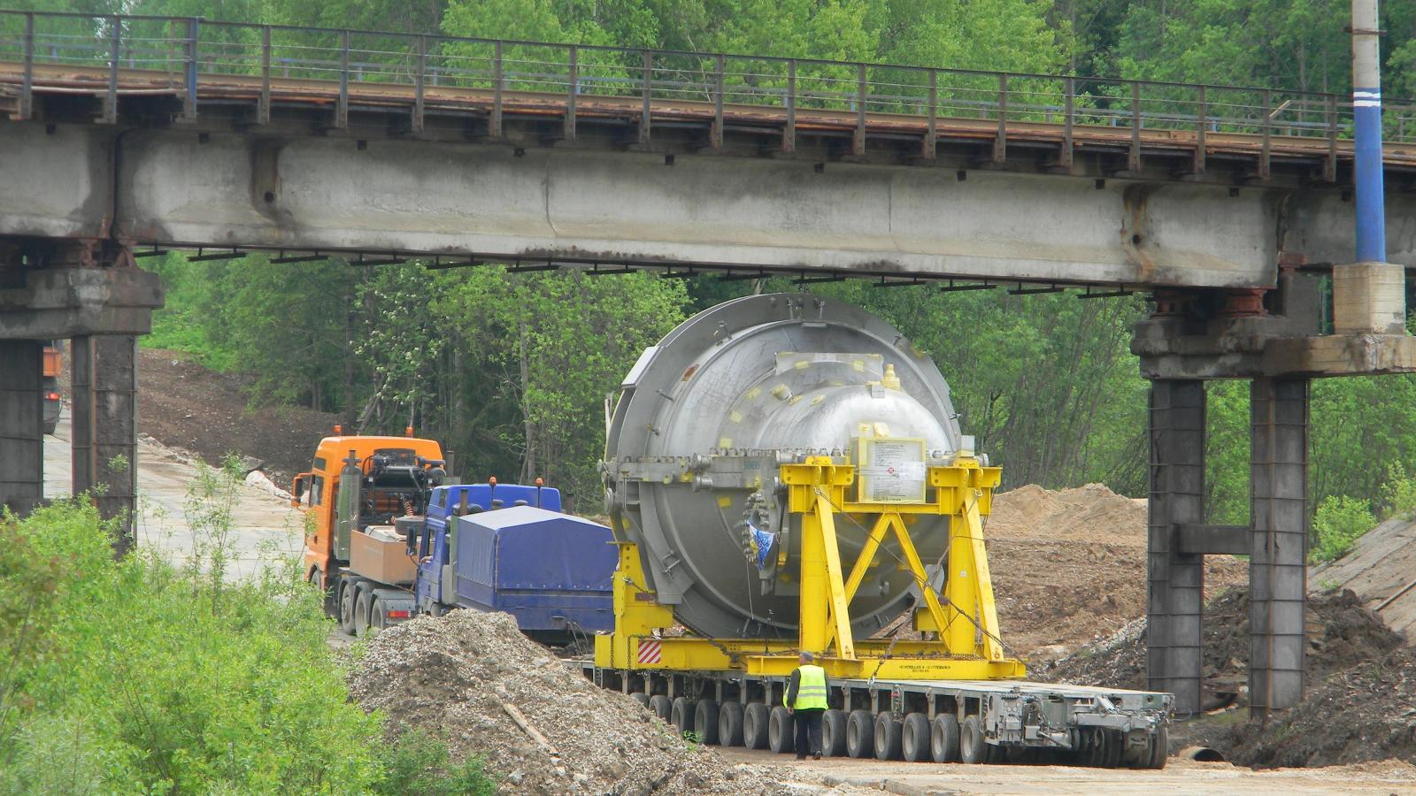 Перевозка турбины по старой пермской дороге