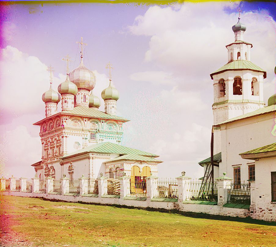 Храм [Св. Николая Чудотворца] с запада