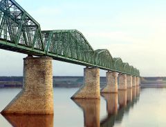 Железнодорожный мост через реку Каму около Перми