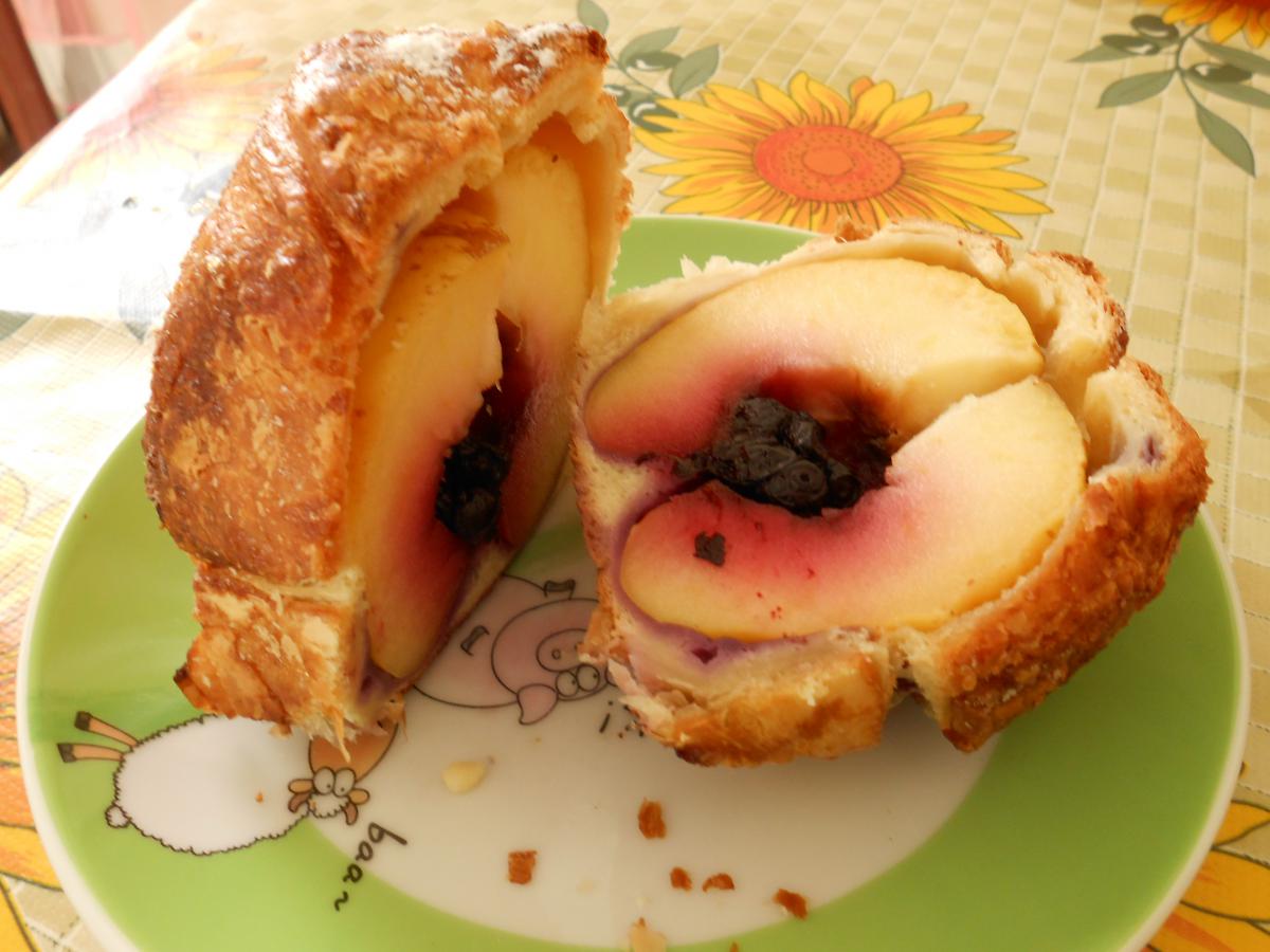 Яблоко в слоеном тесте в духовке с фото