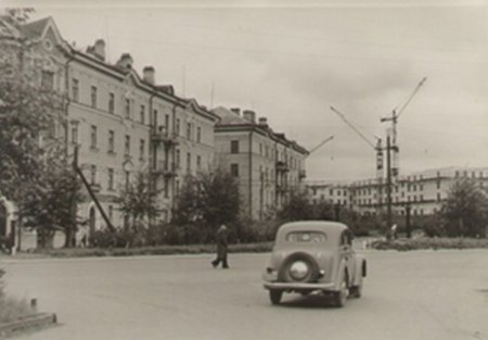 Улица Пятилетки – Треугольный сквер. 1950-е гг.jpg