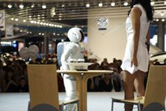 Asimo - вкалывают роботы