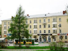 Остановка  рядом  с ЦУМом