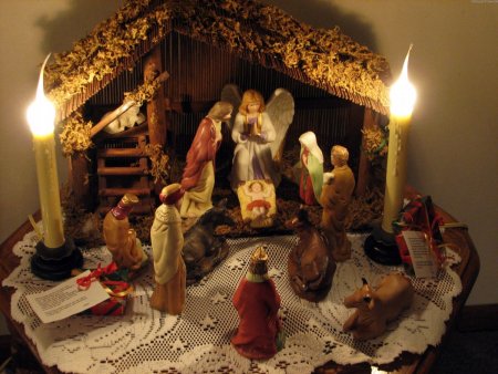 Christmas_wallpapers_The_birth_of_a_young_Jesus___Christmas_011442_.jpg
