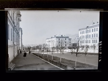 Жилые дома на ул. Л.Толстого в Березниках. Панорама фасадов.1958.jpg