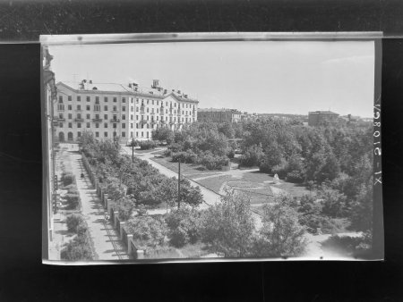 Городской сквер в центре в Березниках. Общий вид..jpg