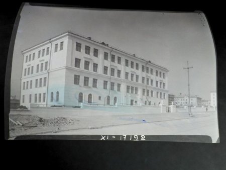 Школа на ул. Льва Толстого в Березняках. Типовой проект.1955 г. Общий вид..jpg